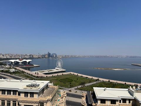Satılır 4 otaqlı köhnə tikili 125 m² — Bakı