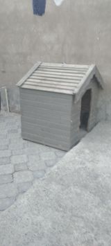 Taxta it evi - Material: bərk taxta panellər, üfüqi lamellər - Rəng — Dog houses