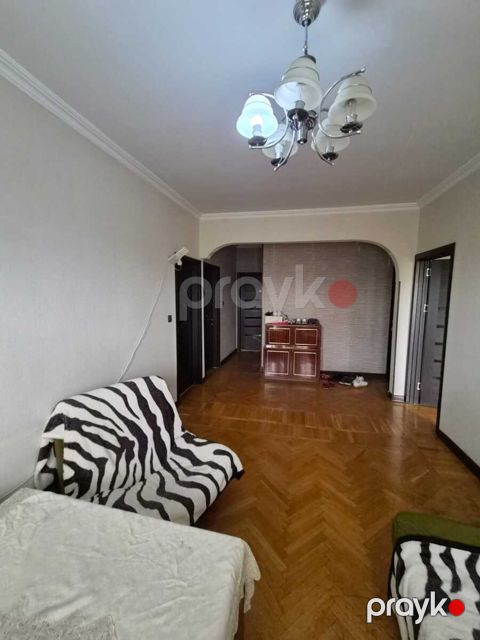 Satılır 4 otaqlı köhnə tikili 100 m²