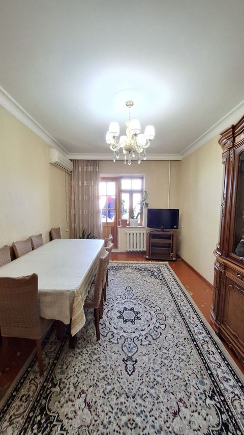 Satılır 2 otaqlı köhnə tikili 70 m² — Bakı