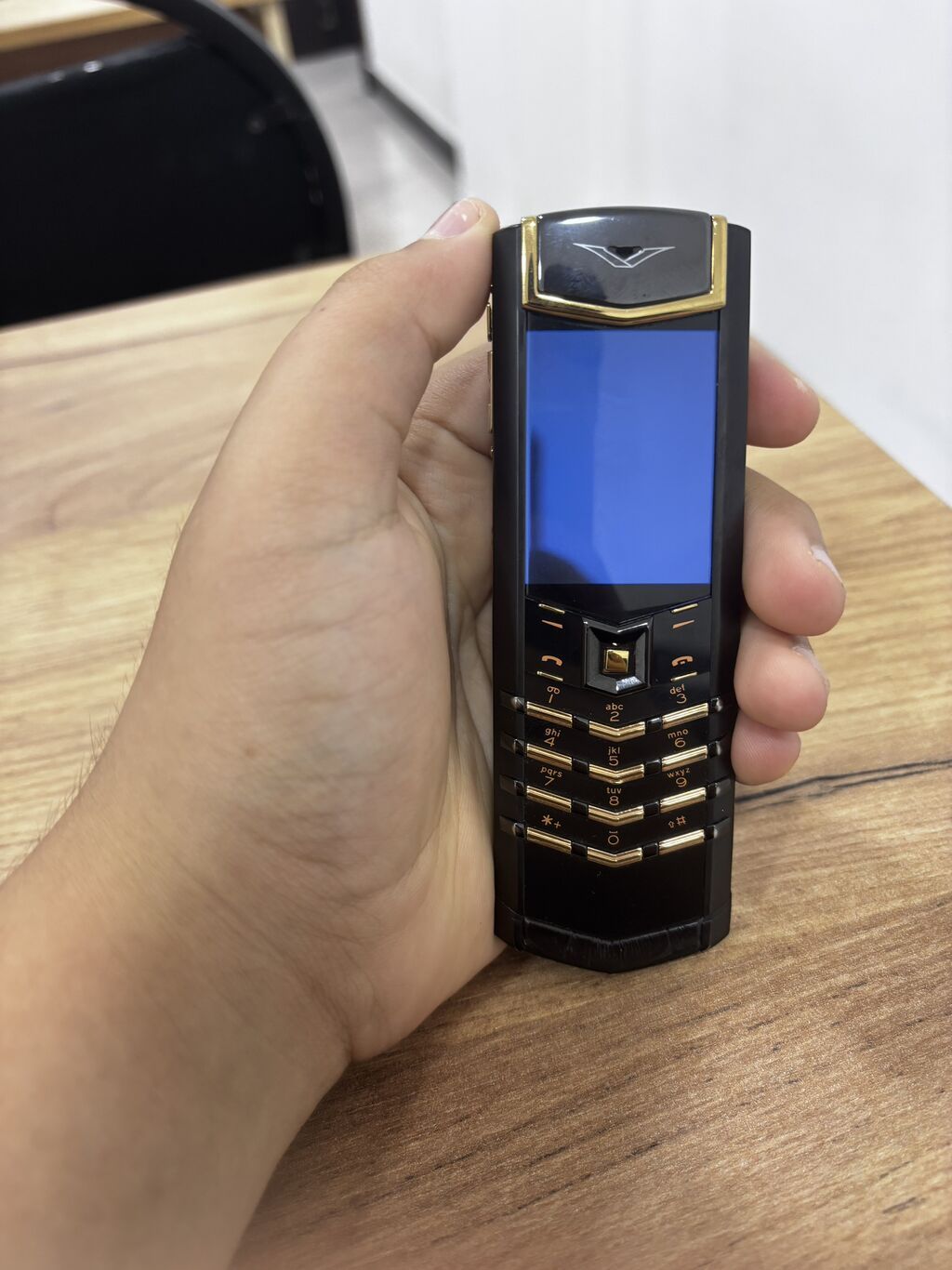 Vertu 2 GB Memory Capacity, rəng - Qara, Düyməli — Vertu, Masazır (3)