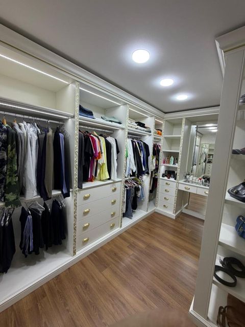 Satılır 4 otaqlı köhnə tikili 213 m² — Bakı