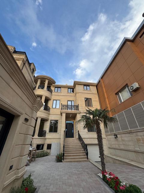 Satılır 10 otaqlı həyət evi/bağ evi 550 m² — Bakı