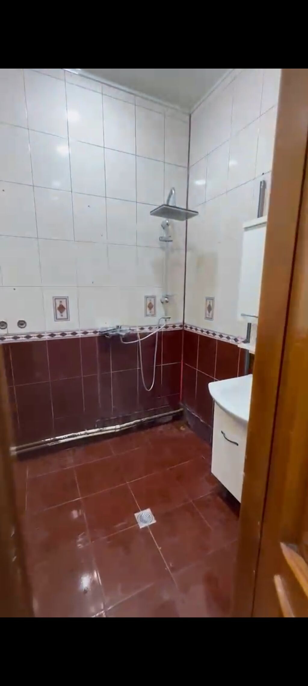 Nərimanov metrosuna piyada 10 dəqiqə məsafədə yerləşən 4 otaqlı ev — Daşınmaz əmlak, Bakı (3)
