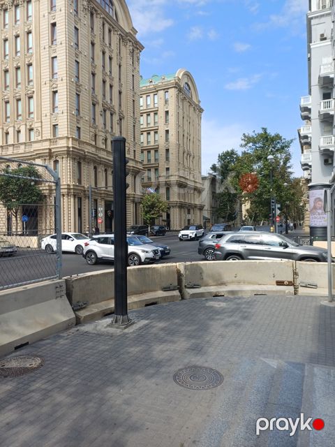 İcarəyə verilir 2 otaqlı köhnə tikili 85 m²