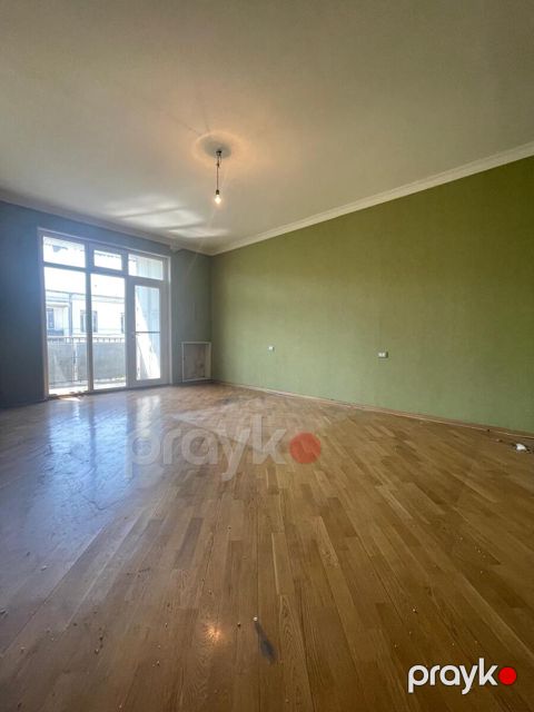Satılır 3 otaqlı köhnə tikili 95 m² — Bakı