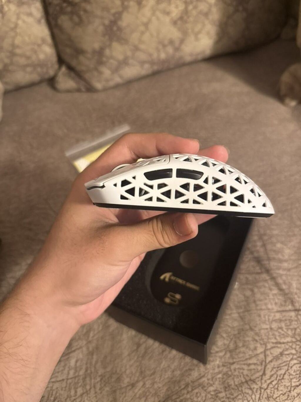 Attack Shark R5 Ultra oyun siçanı Xüsusiyyətlər: - Sensor: PAW3395 — Elektronika, Digah (6)