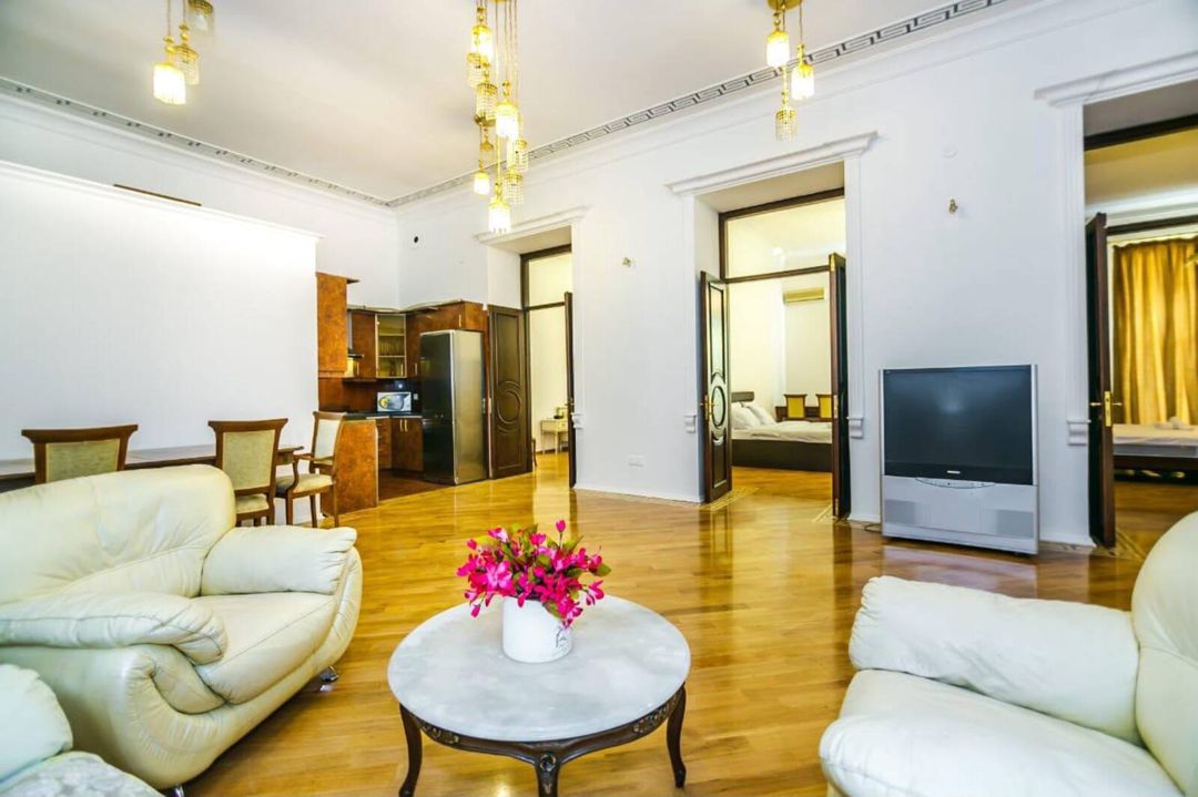 Satılır 4 otaqlı köhnə tikili 130 m² — Mənzil, Bakı (3)