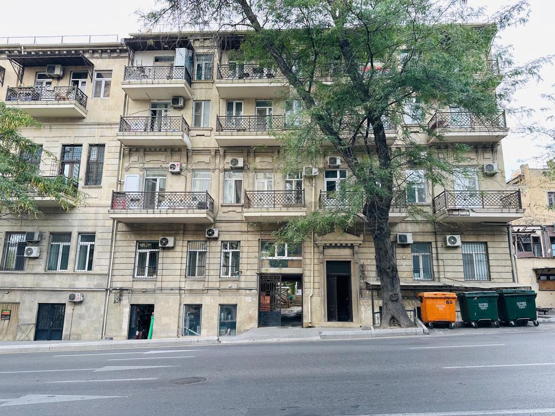 Satılır 4 otaqlı köhnə tikili 125 m² — Mənzil, Bakı (3)