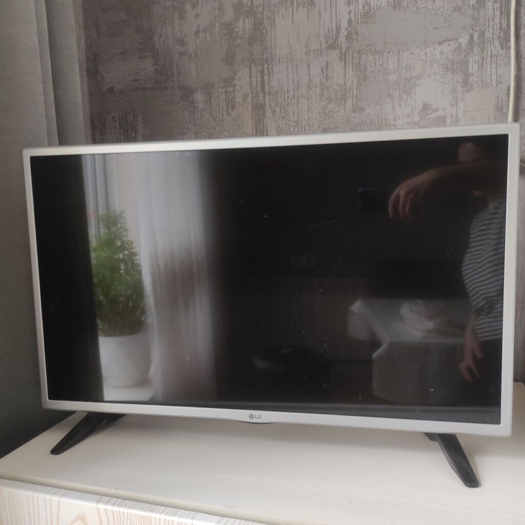 LG LED televizor - Təxmini diaqonal: 32" (80 sm ətrafı), nazik ağ — Televizorlar, Masazır (2)