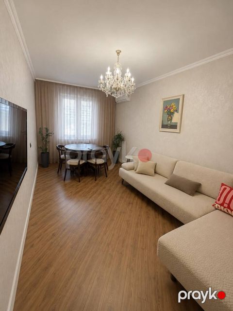 Satılır 3 otaqlı köhnə tikili 90 m²