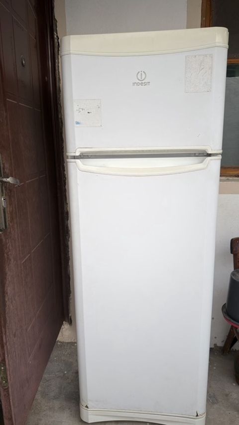 Diqqetnen oxu Indesit iki qapılı soyuducu korpusu yalniz — Bakı