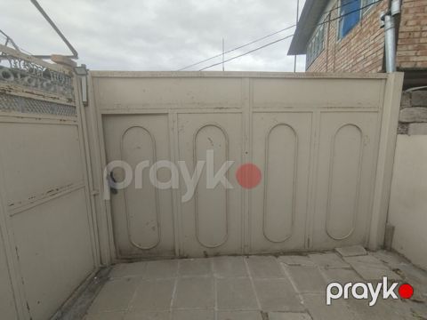 Həyətyanı sahəsi olan yaşayış evi - Darvazalı, hasarlı torpaq sahəsi
