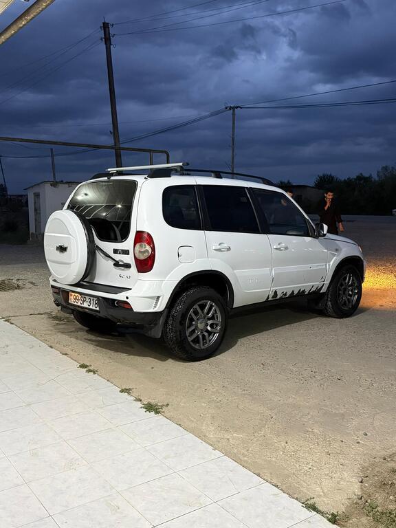 Chevrolet Niva, 1.7 L, 2019 il, 105 000 km — Avtomobillər, Salyan (3)