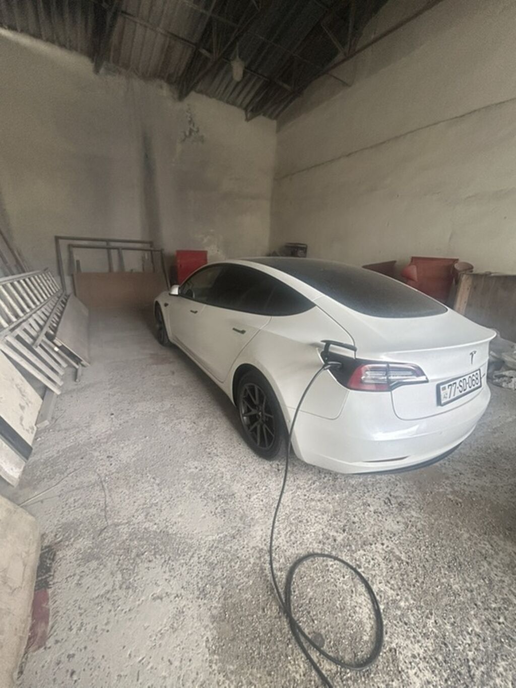 Tesla Model 3, ağ mirvari rəng, elektrik sedan. Amerikadan yüngül — Avtomobillər, Masazır (5)