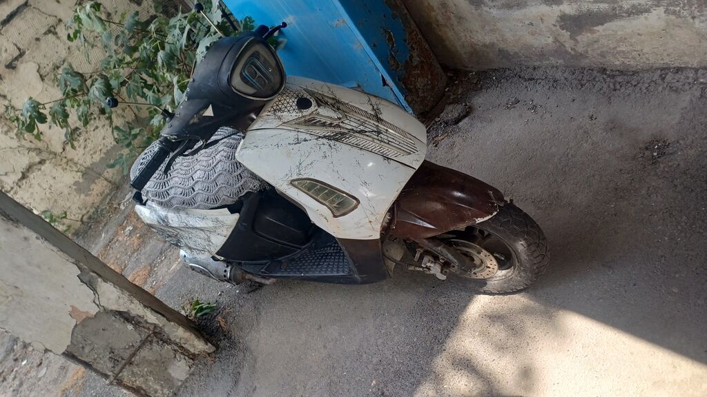 Salam moped iwlek veziyetedi ama akkamulator deyiwlmelidi birde arxa — Avto, Bakı (2)