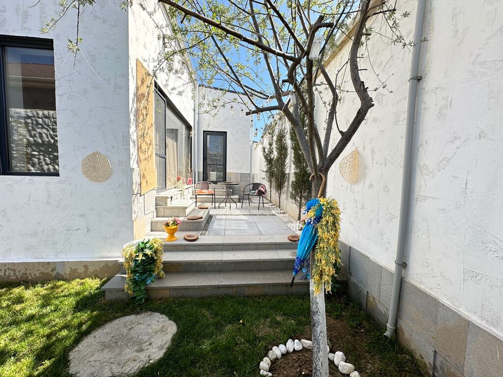Satılır 5 otaqlı həyət evi/bağ evi 300 m² — Ev, villa, Bakı (7)