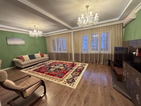Satılır 4 otaqlı köhnə tikili 110 m² — Bakı