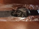 Kvars qol saatı – kvadrat formalı qara korpus və qara kauçuk qayışla — Watches