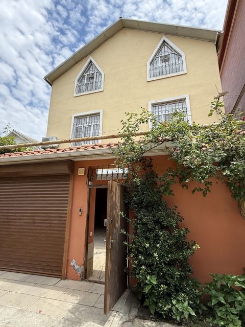 Satılır 6 otaqlı həyət evi/bağ evi 180 m² — Bakı