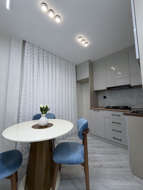 Satılır 2 otaqlı köhnə tikili 60 m² — Bakı