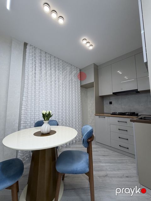 Satılır 2 otaqlı köhnə tikili 60 m²
