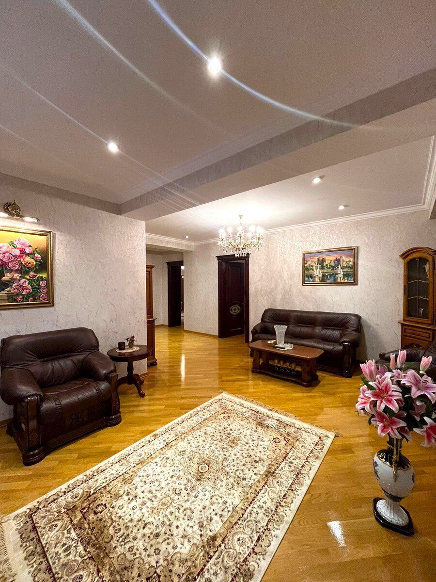 Satılır 5 otaqlı yeni tikili 235 m² — Mənzil, Bakı (4)