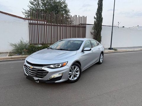 Chevrolet Malibu – gümüş rəngli, geniş və komfortlu sedan — Gəncə