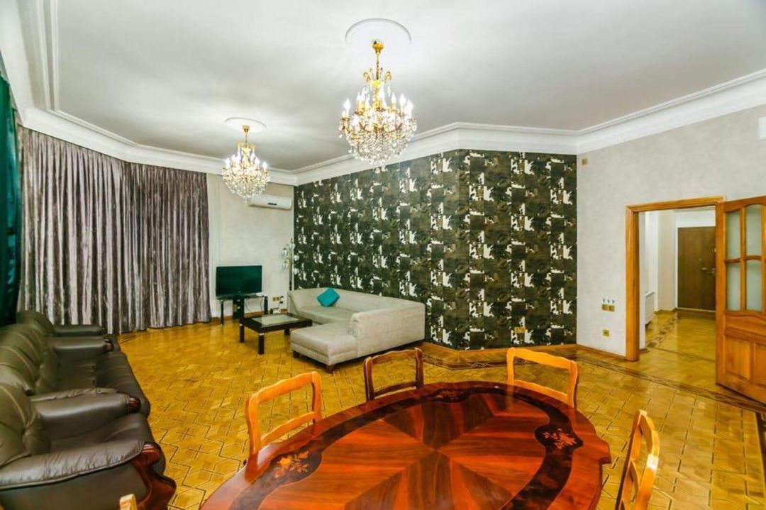 Satılır 5 otaqlı köhnə tikili 320 m² — Mənzil, Bakı (6)