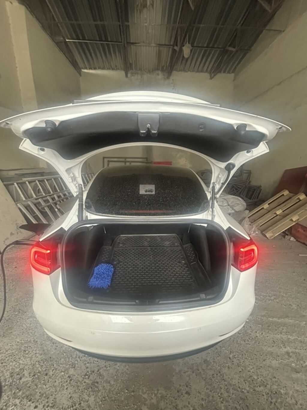 Tesla Model 3, ağ mirvari rəng, elektrik sedan. Amerikadan yüngül — Avtomobillər, Masazır (7)
