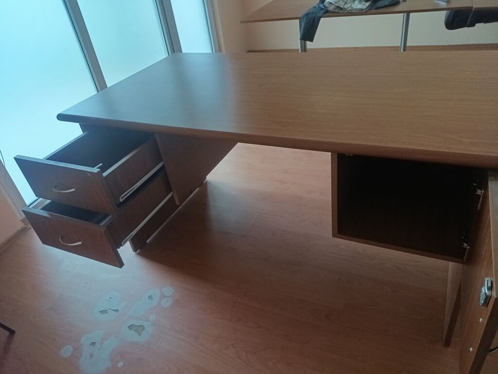 İşlənmiş, Dördbucaq masa — Ofis mebeli, Bakı (4)