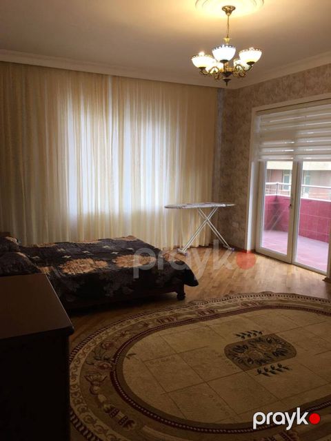 İcarəyə verilir 3 otaqlı yeni tikili 140 m²