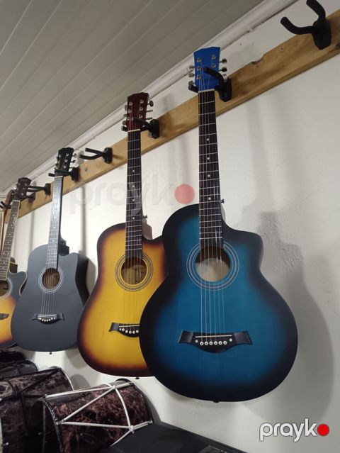 Gitaraların Satışı Alışı — Bakı