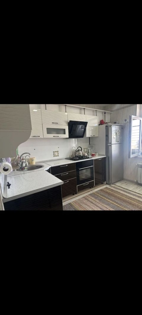 Mətbəx mebeli 300₼. Ölçü 1.54/ 3.30. Üzərində heç nə verilmir.Ünvan — Bakı