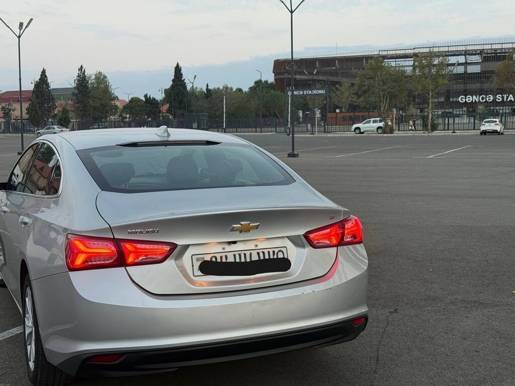 Chevrolet Malibu – gümüş rəngli, geniş və komfortlu sedan — Avto, Gəncə (8)