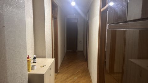 Satılır 3 otaqlı köhnə tikili 90.4 m² — Bakı