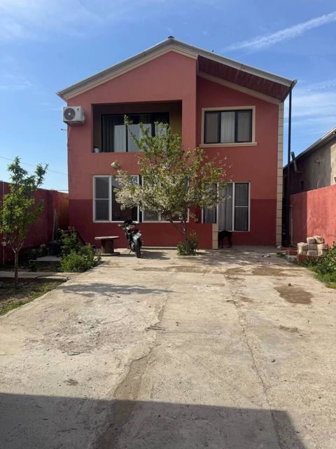 Satılır 4 otaqlı həyət evi/bağ evi 140 m² — Bakı