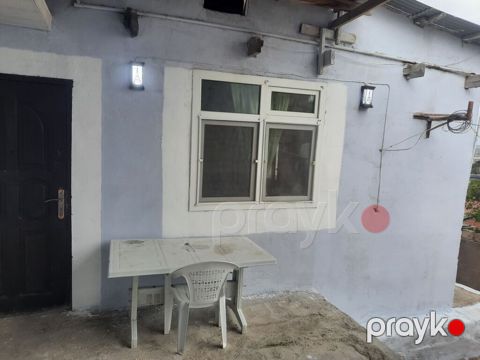 Ev bileceride merkezde yerlesir 3 otağ 1 metbex qaraci var heyeti var