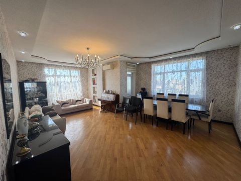 Satılır 3 otaqlı yeni tikili 130 m² — Bakı