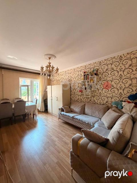 Satılır 2 otaqlı köhnə tikili 70 m²