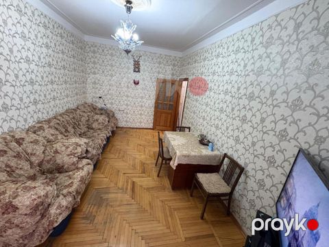 Satılır 3 otaqlı köhnə tikili 80 m²
