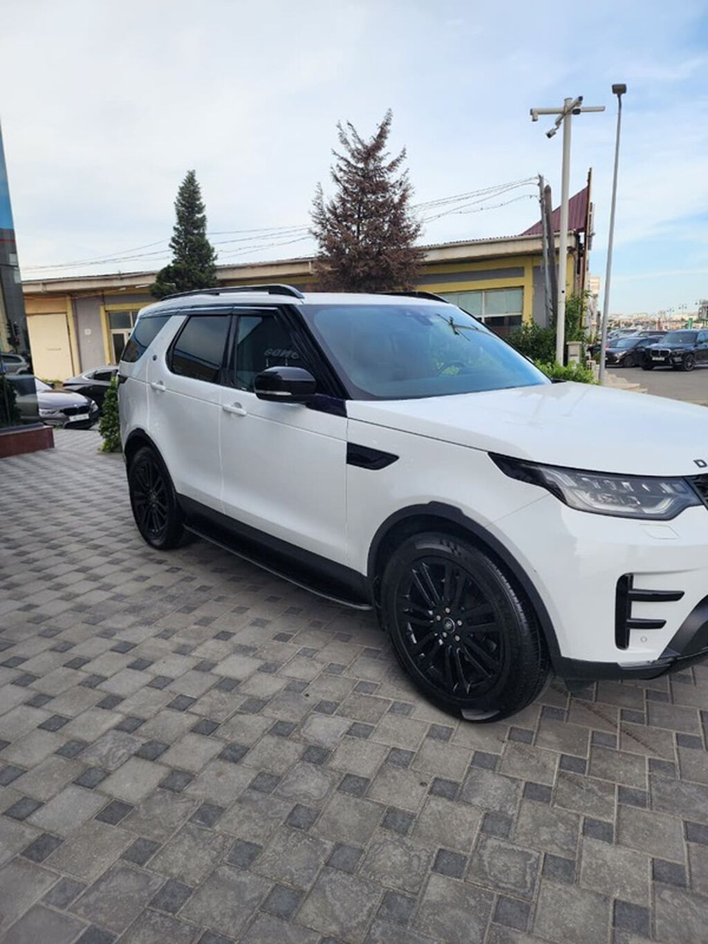 Land Rover Discovery – premium 7 yerlik SUV Xarici: - Ağ kuzov, qara — Avto, Bakı (5)