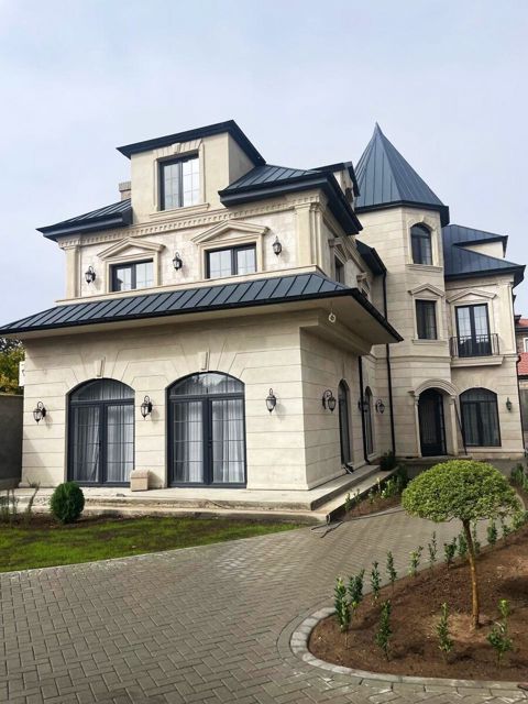 Satılır 8 otaqlı həyət evi/bağ evi 450 m² — Bakı