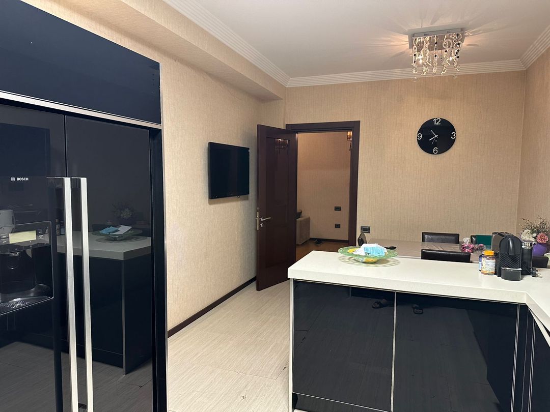 Satılır 4 otaqlı yeni tikili 200 m² — Mənzil, Bakı (12)