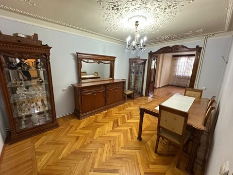 İcarəyə verilir 4 otaqlı köhnə tikili 90 m² — Bakı