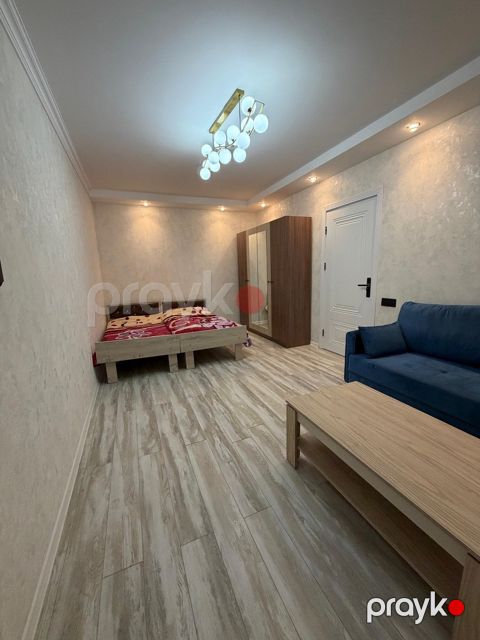 İcarəyə verilir 4 otaqlı köhnə tikili 33 m²