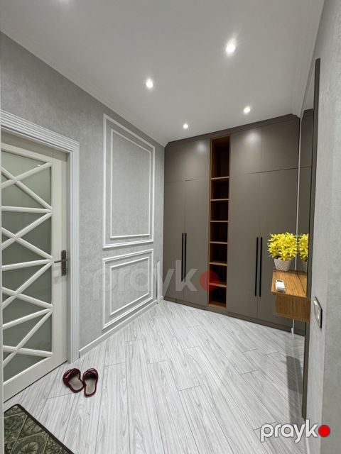 Satılır 2 otaqlı köhnə tikili 60 m²