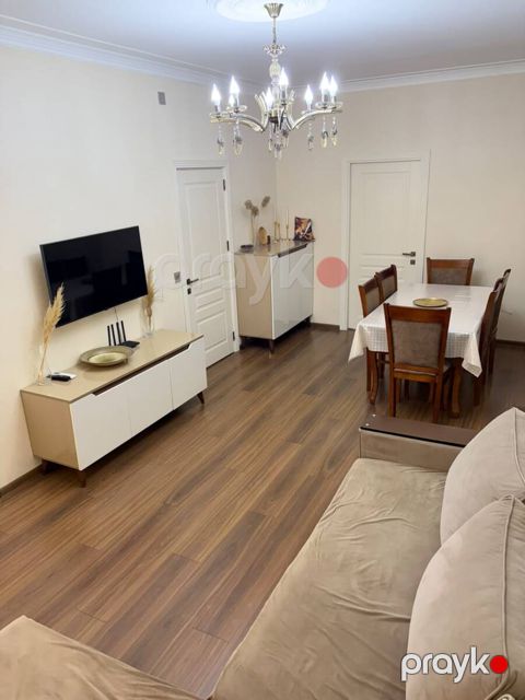 Satılır 2 otaqlı köhnə tikili 60 m²