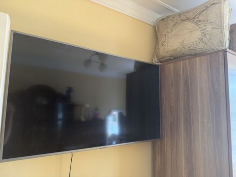 Divara quraşdırılmış düz ekran televizor - Təxmini diaqonal: böyük — Gəncə