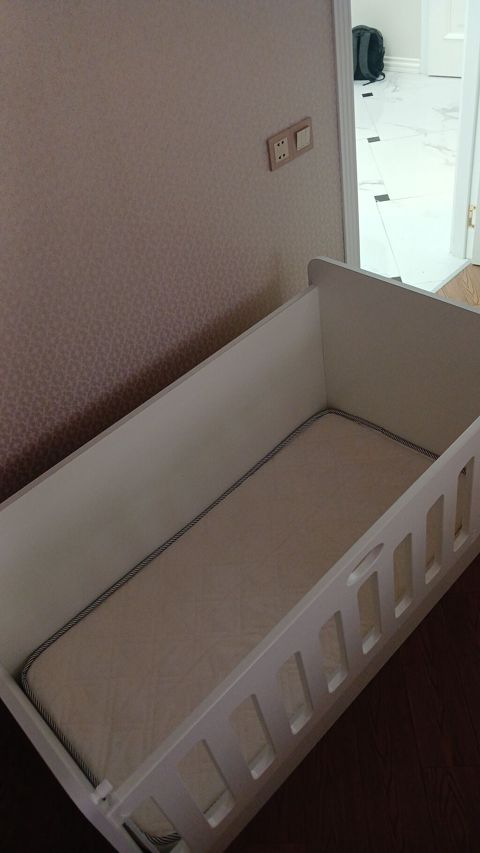 Ağ rəngli uşaq beşiyi və döşək - Material: möhkəm MDF/taxta, hamar və — Bakı